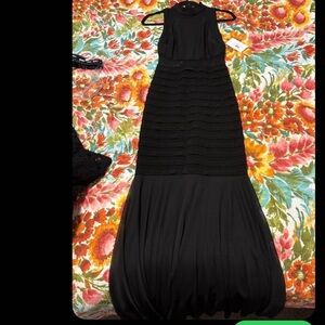 Elegant Black Sleeveless Gown